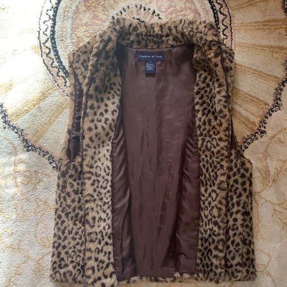 Preston & York faux fur leopard zippered vest. Small - Picture 5 of 5